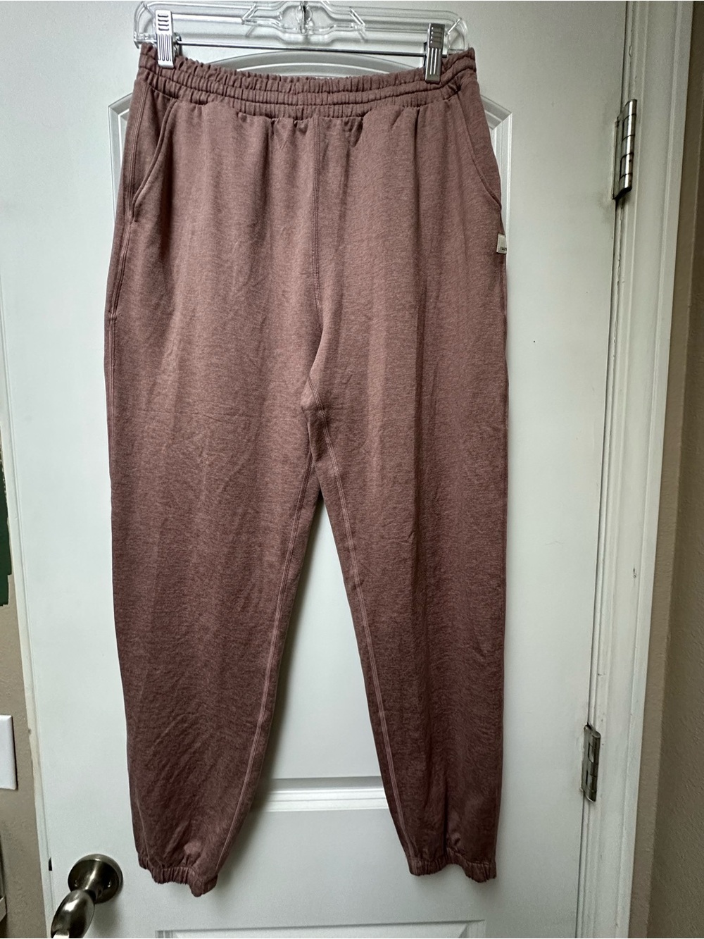 Women’s vuori boyfriend Relaxed Jogger Pants in Dusty Mauve